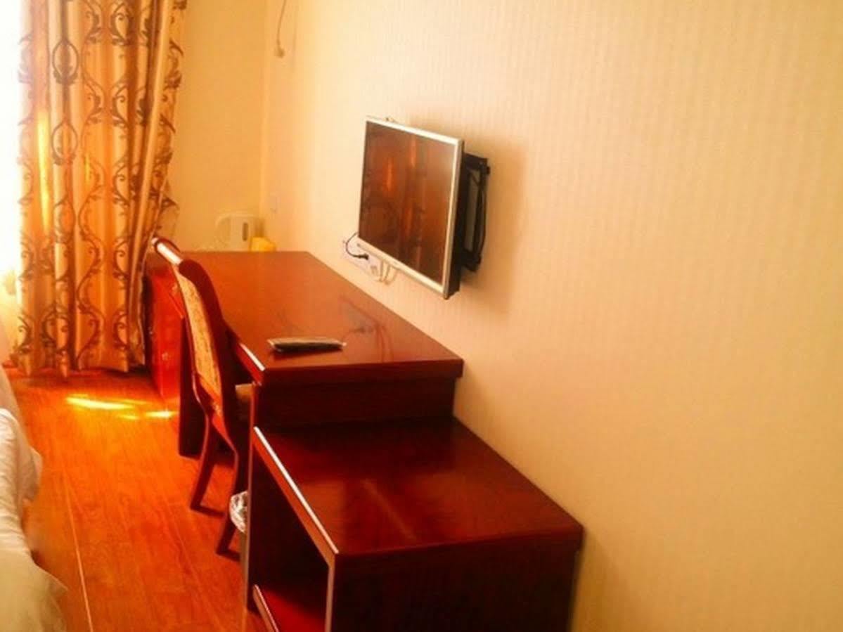 Yanmin Express Hotel Beijing Exterior photo